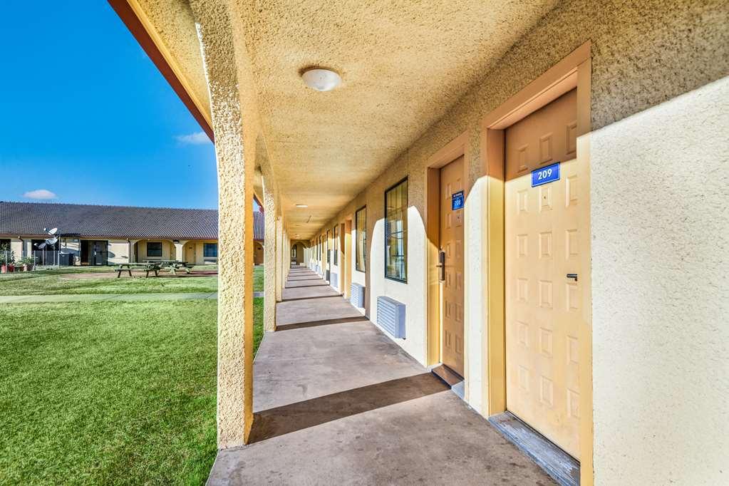 Americas Best Value Inn Bonham Exterior foto